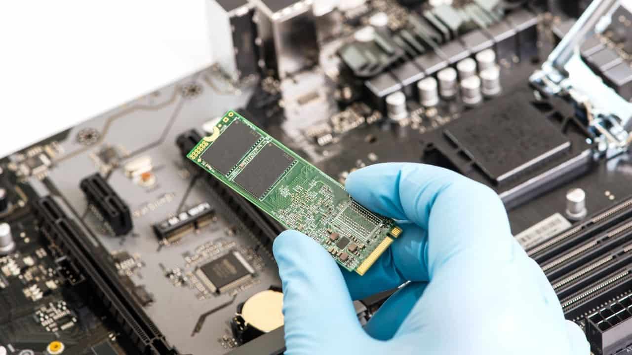 Do SSDs Get Hot? Safe Temp for Idle and Full-load States