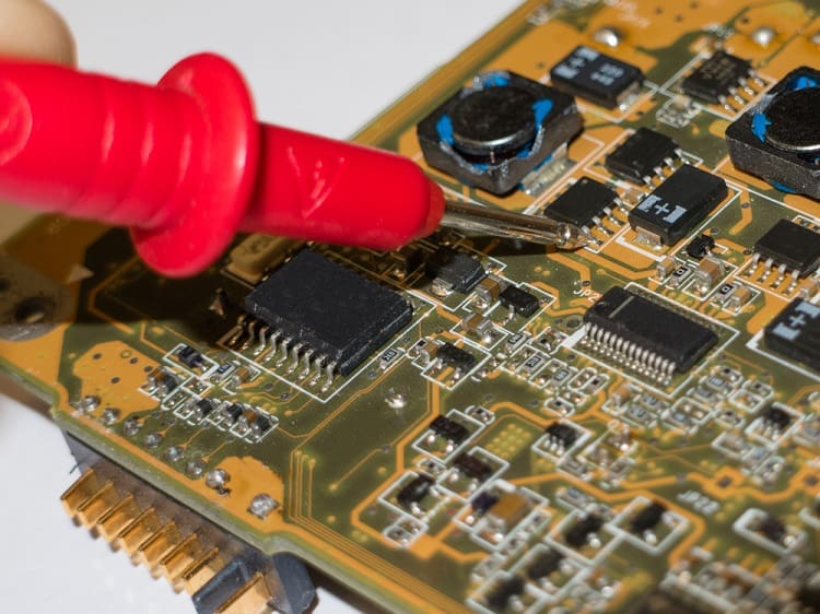 Checking the components of the laptop motherboard with a multimeter